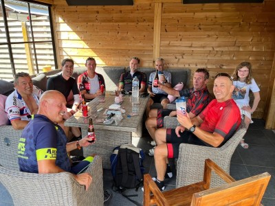 De bierspechten fietsen tvv bindkracht